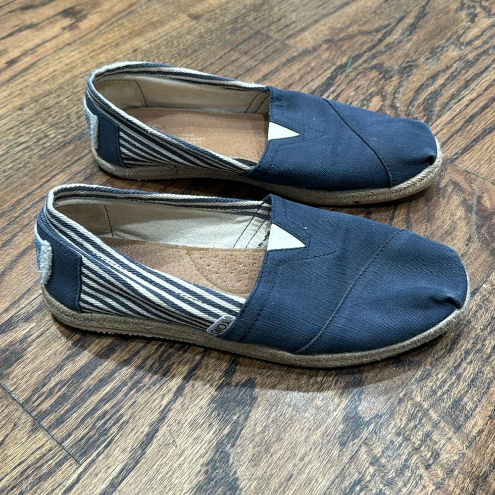 Tom’s shoes